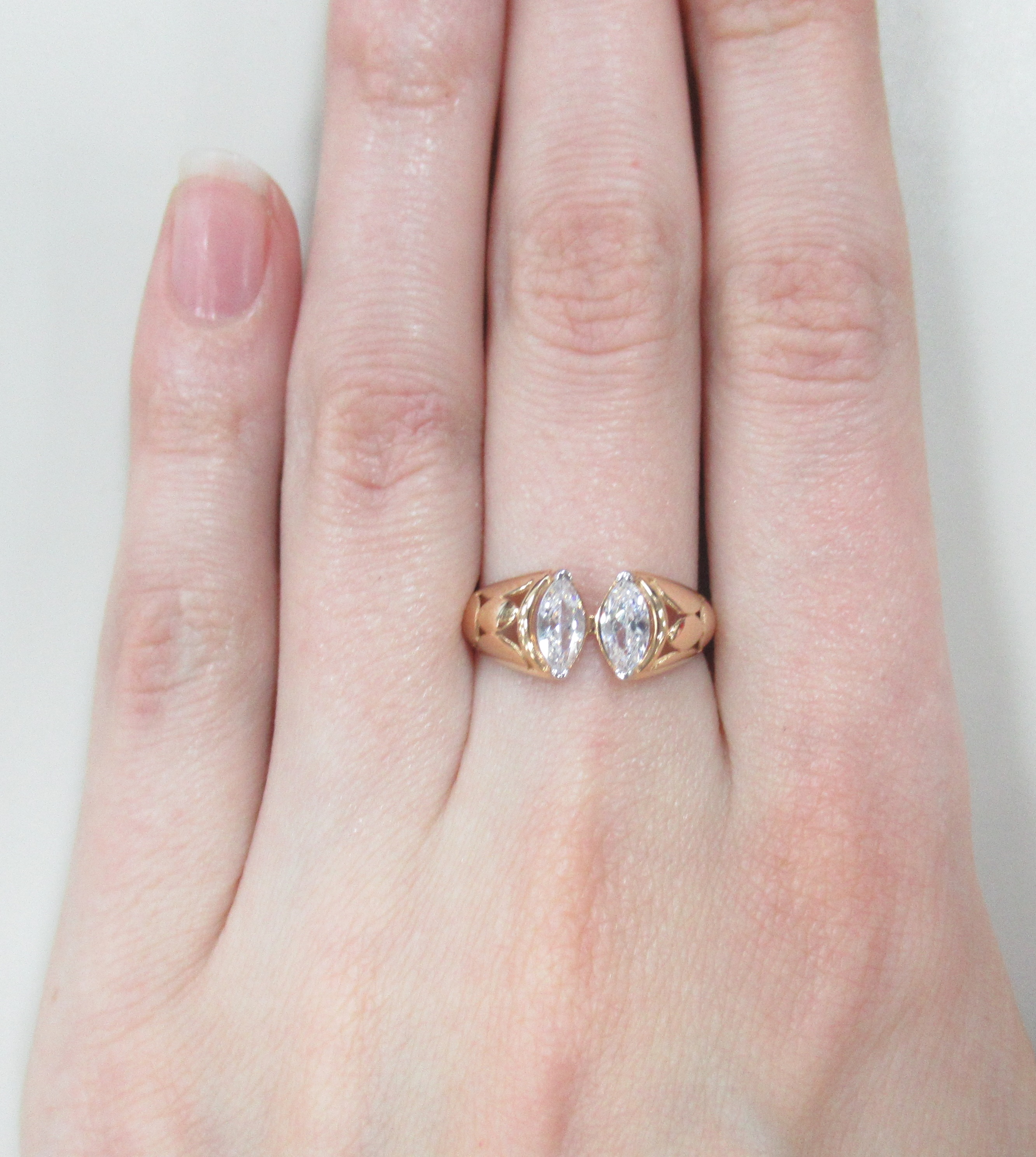 Кольцо из желтого золота с фианитами